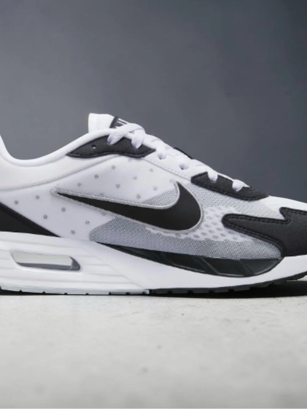 Nike Men’s Sneakers - White & Black